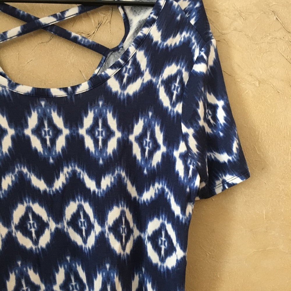 Crisscross Geometric Tee